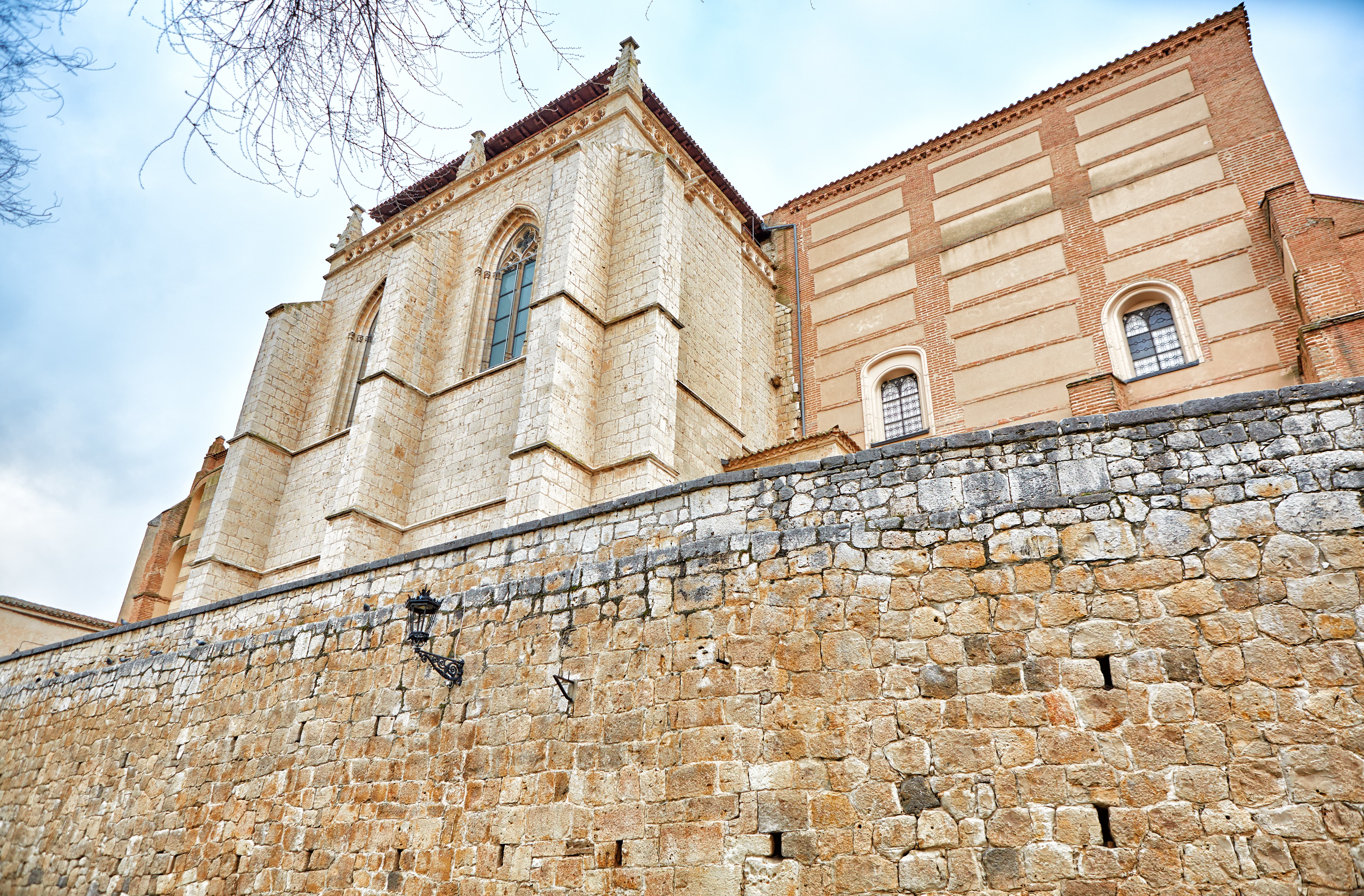 Lateral del real monasterio de Santa Clara